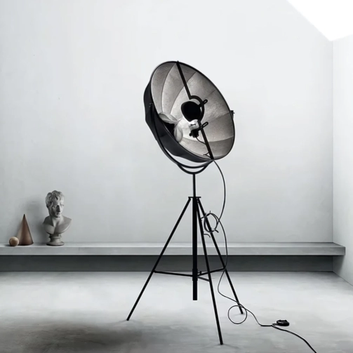 NEOM BLACK FLOOR LAMP