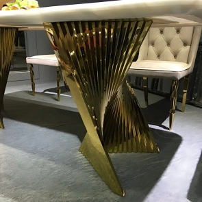 Norma Dining Table